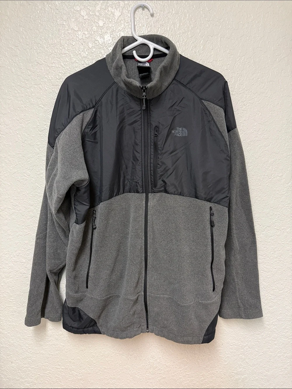 THE NORTH FACE Men’s Gray and Black Fleece Jacket Size XL